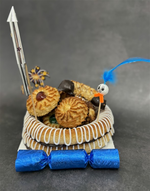 Kransekagekurv med 8. Stk. konfekt.