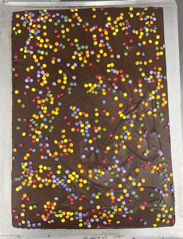 Hel pl. chokoladekage m/smarties